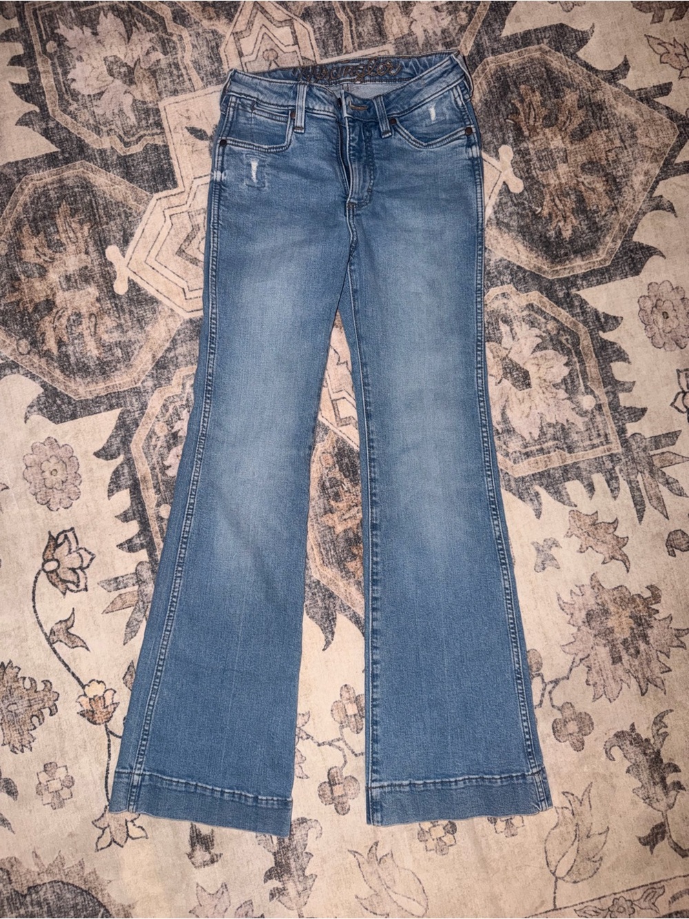 Wrangler High Rise Trouser medium wash
Size 25x32